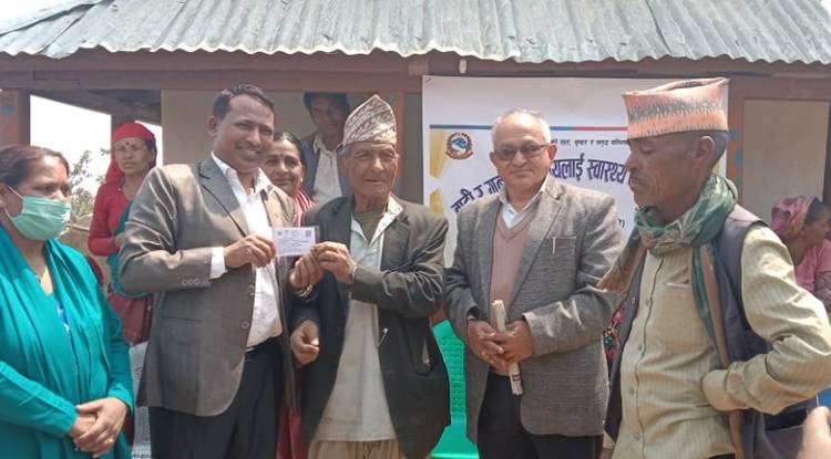अर्घाखाँचीमा गन्धर्ब समुदायका घरपरिवारलाई निशुल्क विमा 