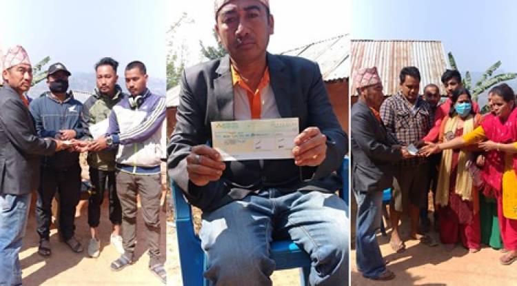 गायक संगित मगरको अभियानमा मृर्गौलापीडितलाई आर्थिक सहयोग 