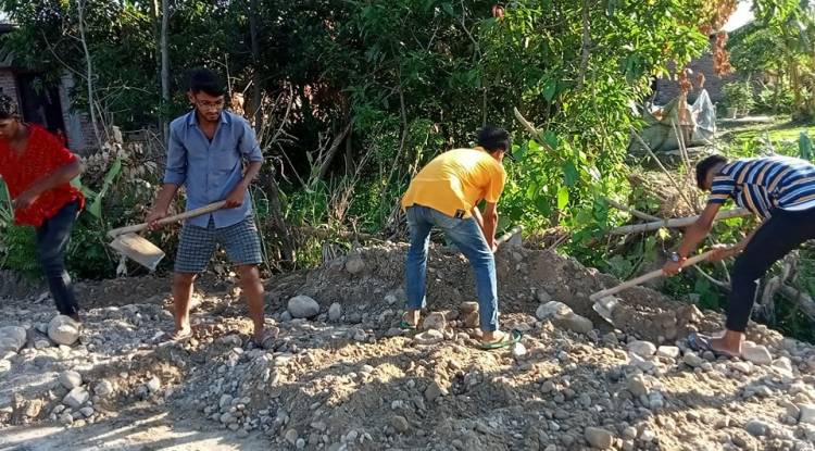 नेकपा कञ्चनपुरद्वारा भत्किएको रोड निर्माण 