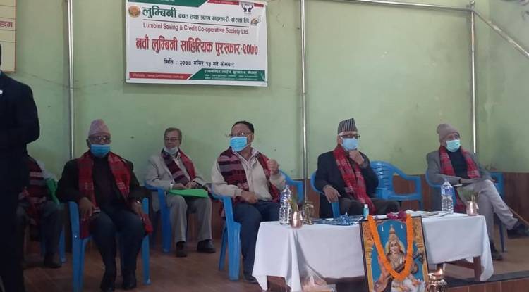 साहित्यकार लामिछाने लुम्बिनी साहित्य पुरस्कारद्धारा पुरस्कृत