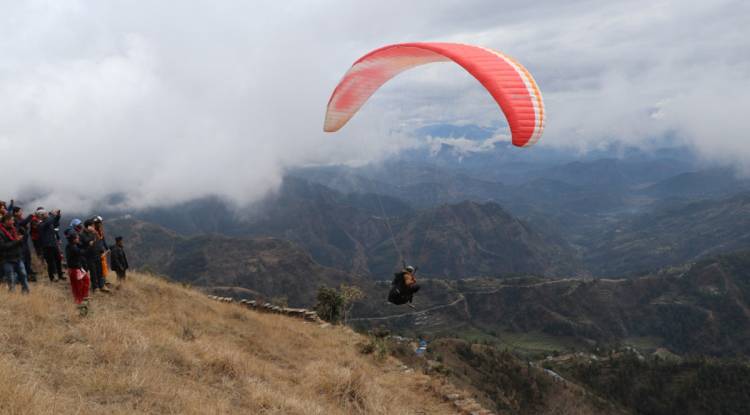 गुल्मीमा प्याराग्लाइडिङको  परिक्षण