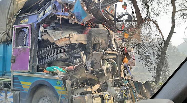 नवलपरासीमा दुई ट्रक चालकको मृत्यु